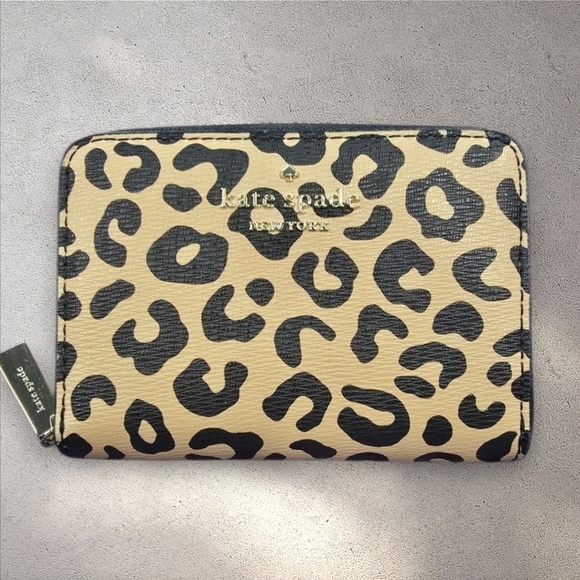 Kate Spade Darcy Graphic‎ Leopard Small Zip Around Card Case Wallet - Picture 1 of 6